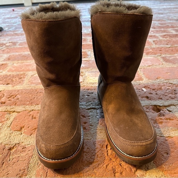NWOT UGG size 10 chocolate braided short boots - Picture 1 of 14
